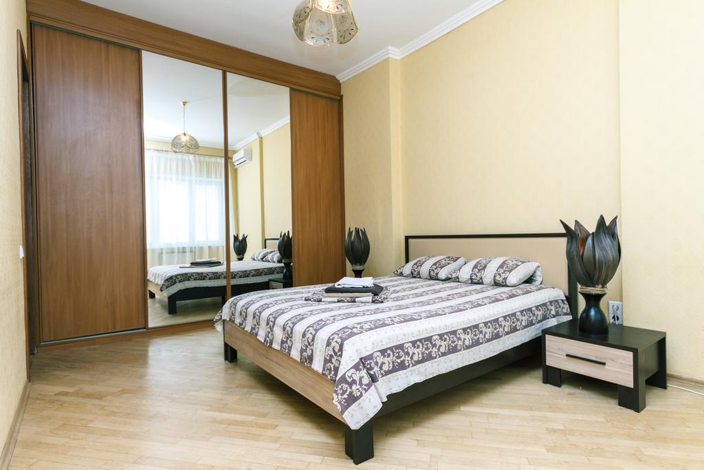 Apartment On Khreshchatyk Kiev Exteriör bild